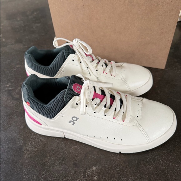 Women's THE ROGER Advantage Shoes Ivory and Pink - Picture 5 of 6